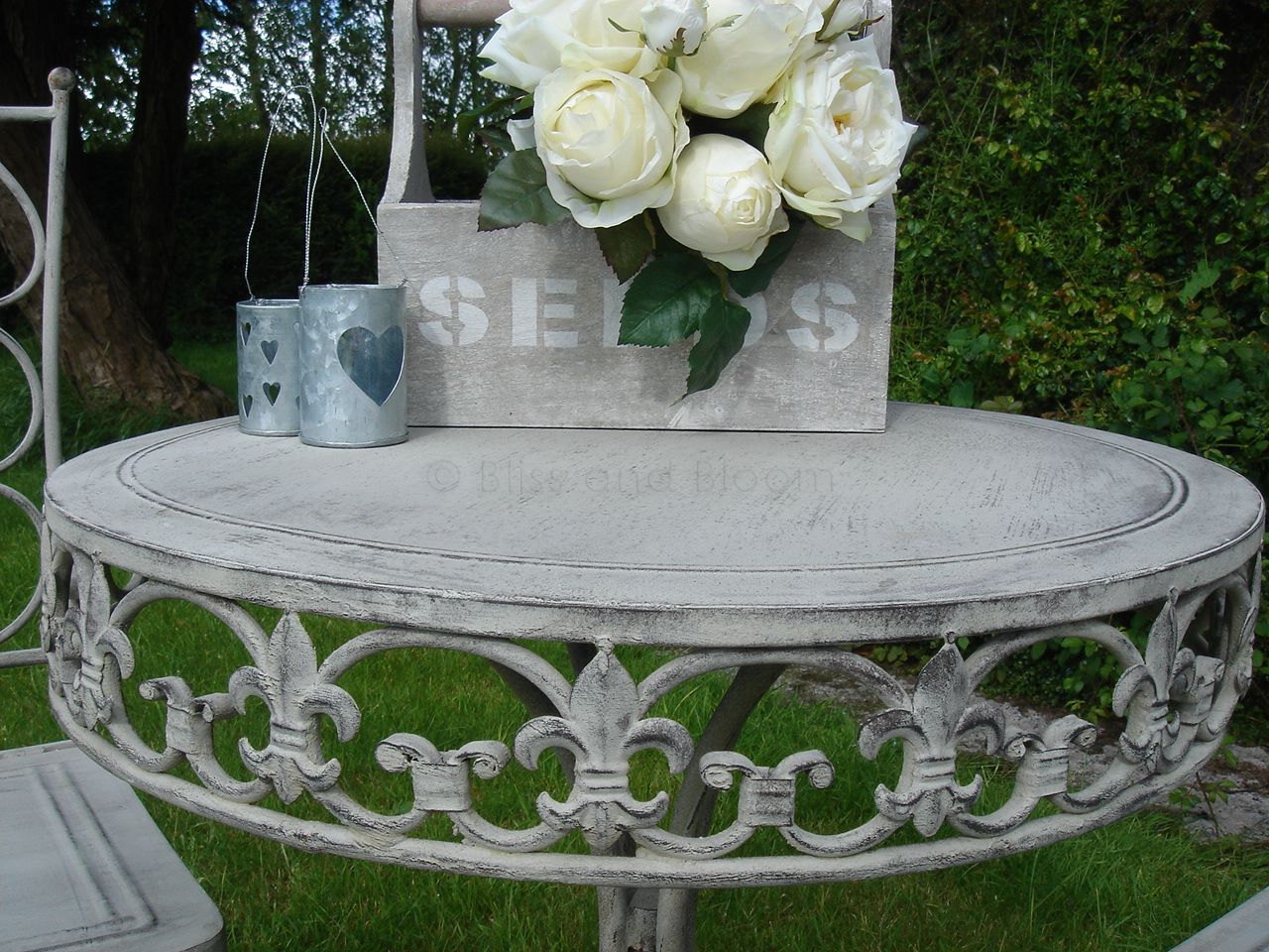 Grey metal bistro set Bliss and Bloom